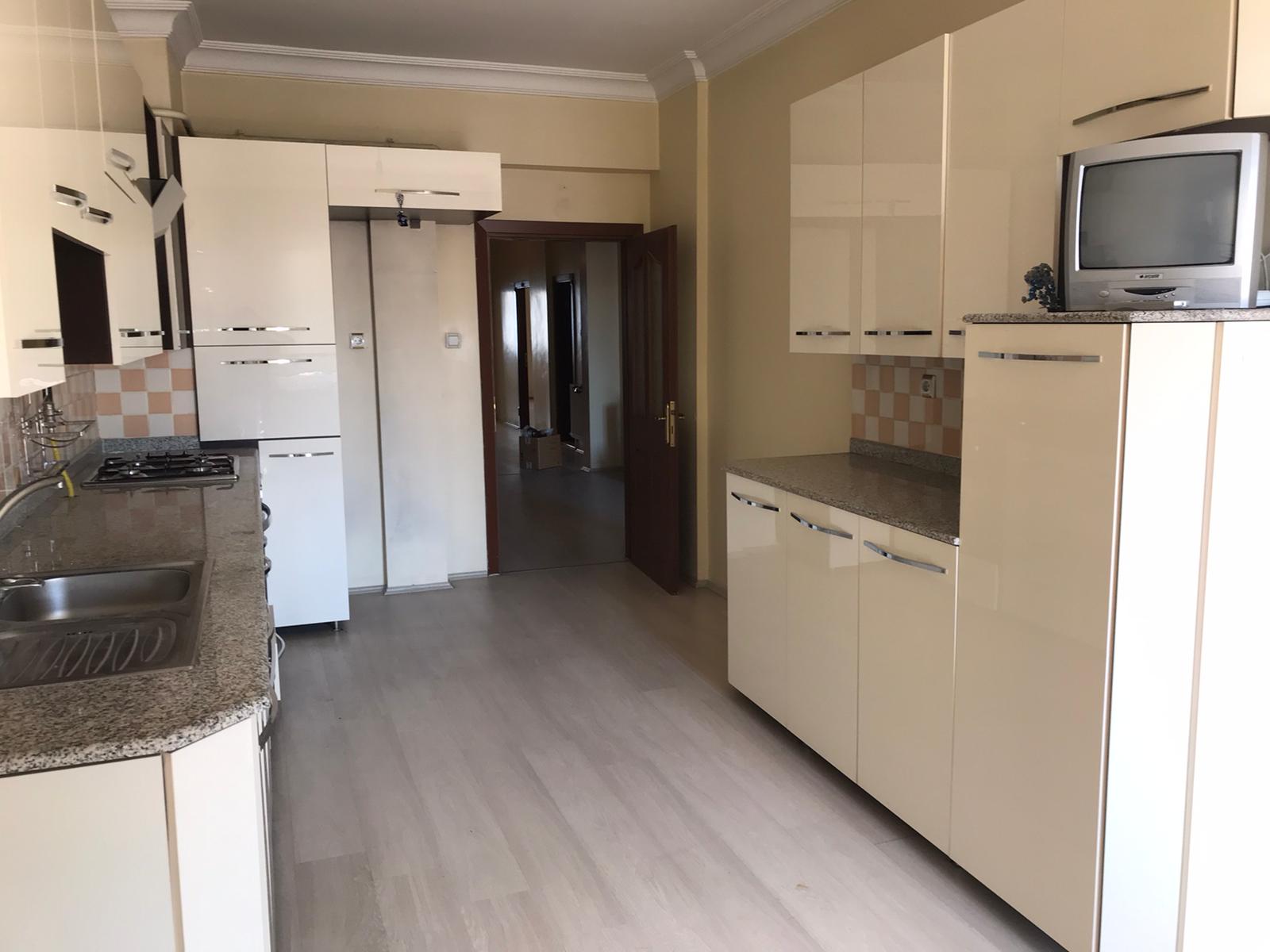 Erdoğan Gayrimenkulden Harika Konumda Satılık 3+1 Daire Renkli Apartmanına Çok Yakın